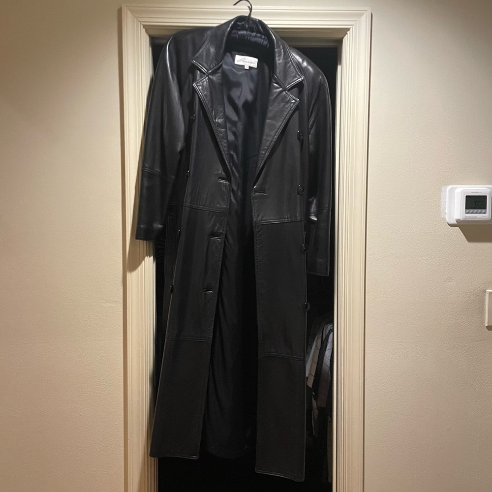 Vintage Lanna leather trench coat. Sleeve length pit to wrist 16 in., 46…